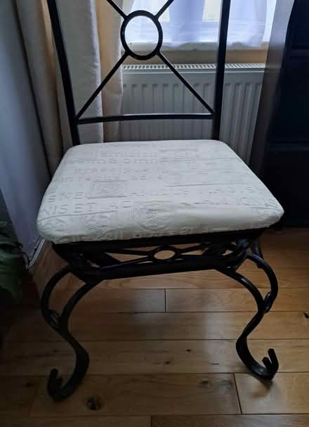 Photo of free Dinner table (Croydon) #2