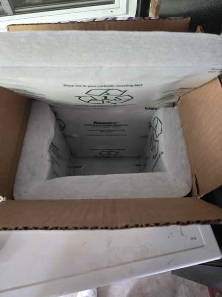 Photo of free Insulated shipping box (near downtown Littleton) #2