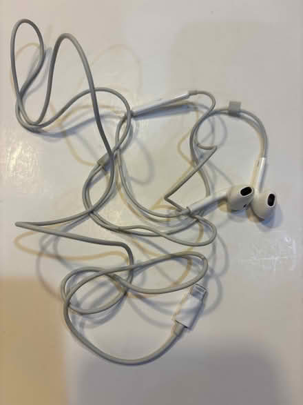 Photo of free Wired ear buds with lighting cable (Darien) #1