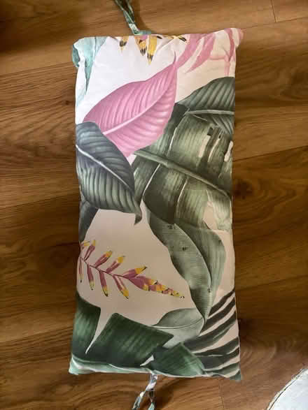 Photo of free Pretty tropical chair seat and small cushion (Oxford OX4) #4