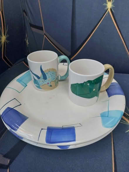 Photo of free 2 dinner plates and small mugs (Tilehurst, Reading) #2