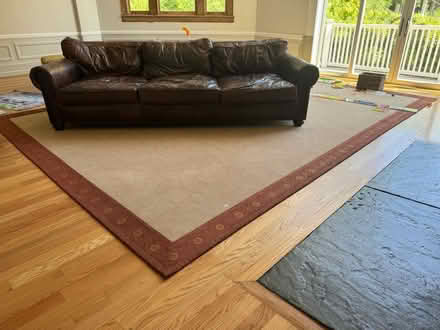 Photo of free Large rug (Bronxville) #1