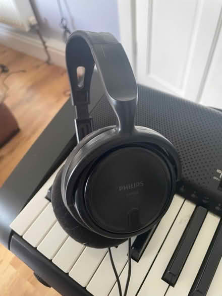 Photo of free Keyboard with stand and earphones (Abraham Heights LA1) #1