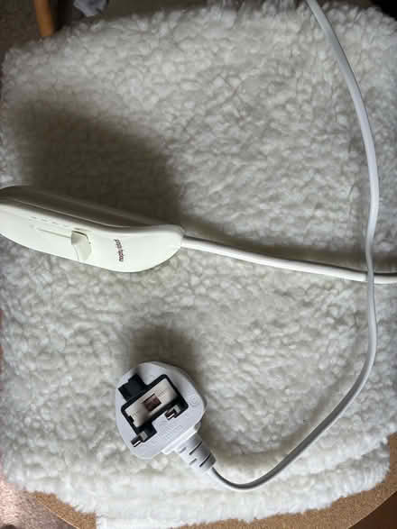 Photo of free Single electric blanket (Barnard's Green WR14) #1