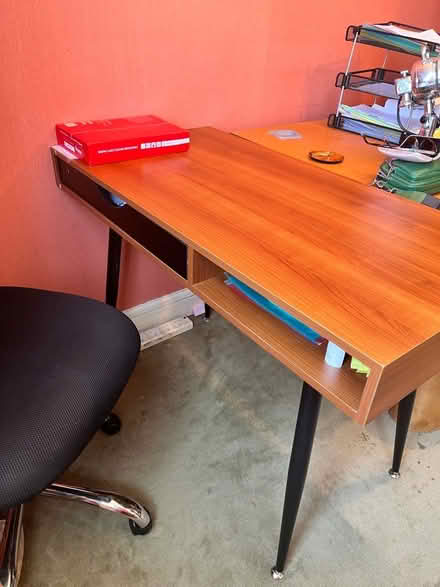 Photo of free Small desk 110cmx 55 cm (Sloane Square SW1W) #1