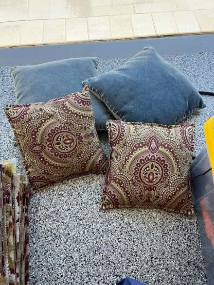 Photo of free Decorative pillows (Saratoga) #1