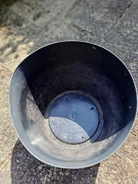 Photo of free Black Plastic Garden Pot (Harefield SO19) #2