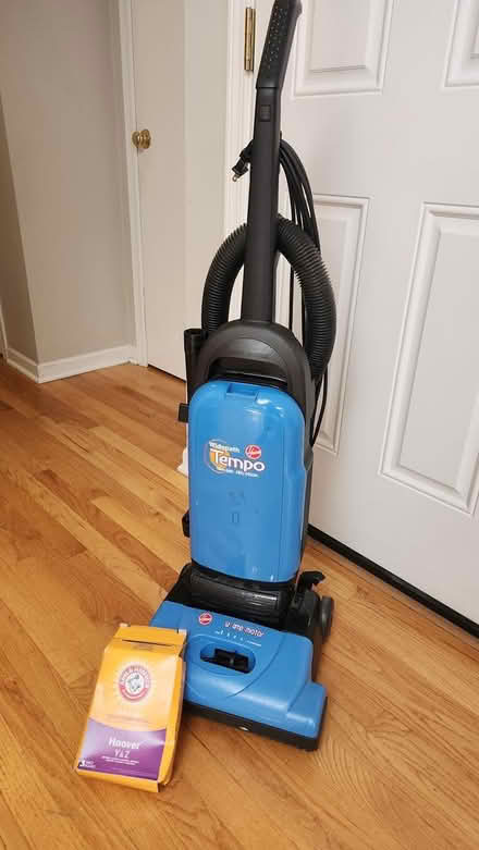 Photo of free Hoover upright vacuum cleaner (Darien) #1