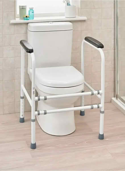 Photo of Toilet Frame (Kendal LA9) #1