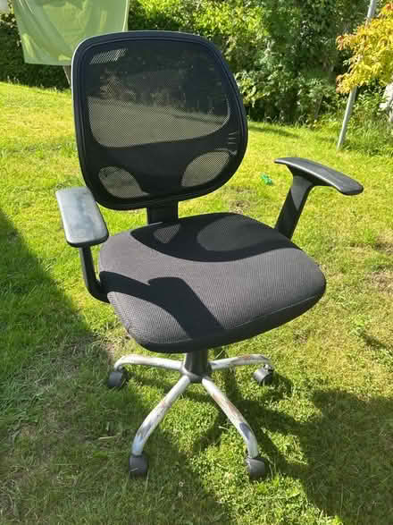 Photo of free Cadair swyddfa/ office chair (Tregarth LL57) #2