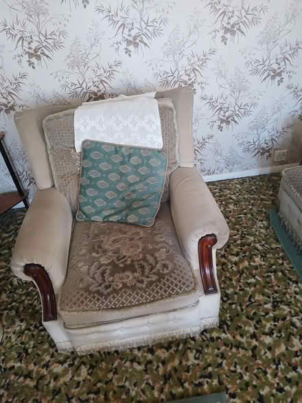Photo of free Sofa and chairs (Sileby LE12) #1