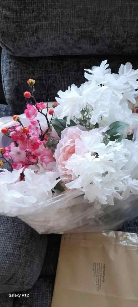 Photo of free Bag of false flowers (Welling DA16) #1
