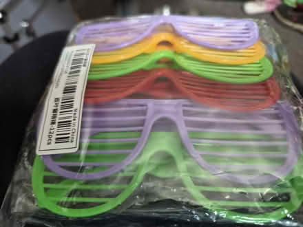 Photo of free Kids plastic sunglases (Little Carleton FY3) #1