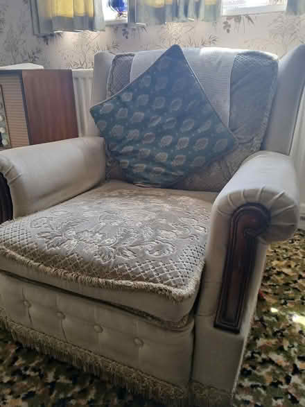 Photo of free Sofa and chairs (Sileby LE12) #3
