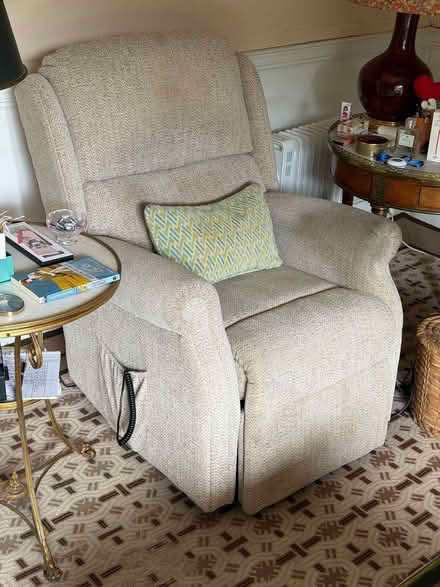 Photo of free HSL Burrows Relax Riser Recliner (Britwell Salome OX49) #1