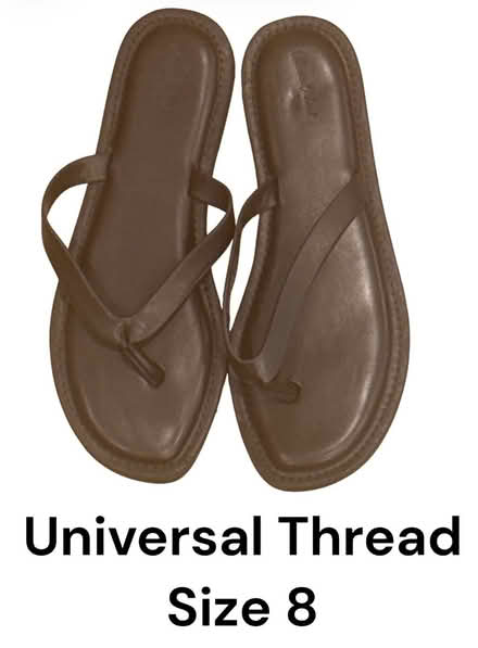 Photo of free Universal Thread Woman’s Sandals (Brooklyn Storage) #1