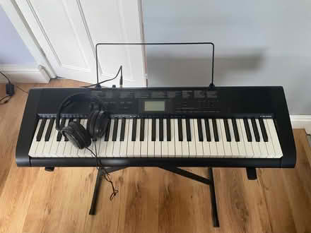 Photo of free Keyboard with stand and earphones (Abraham Heights LA1) #4