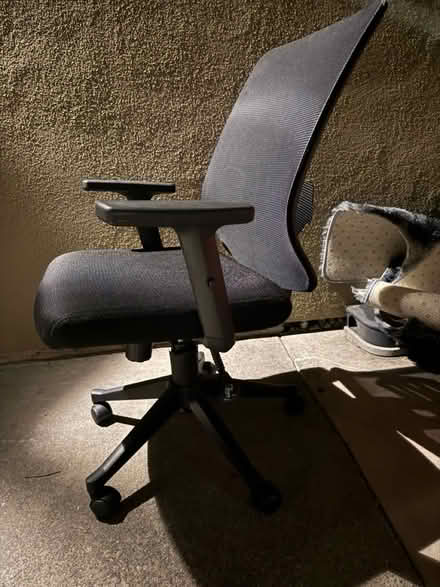 Photo of free Black office chair with armrests (1075 Valencia Avenue) #4