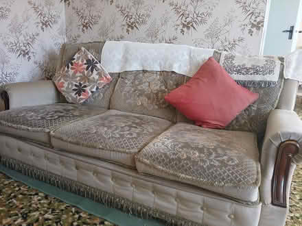 Photo of free Sofa and chairs (Sileby LE12) #2