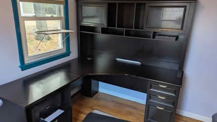 Photo of free L-shaped Desk with Hutch (Sandy Spring) #4