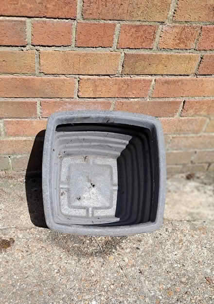 Photo of free Plastic Garden Plant Pot (Harefield SO19) #2