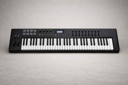 Photo of Midi Electronic Keyboard (Tilehurst RG30) #1