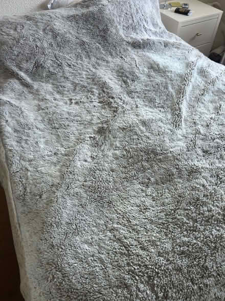 Photo of free Laura Ashley faux fur throw (KT13) #1