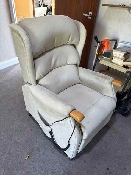 Photo of free riser recliner chair petite (BR5) #1