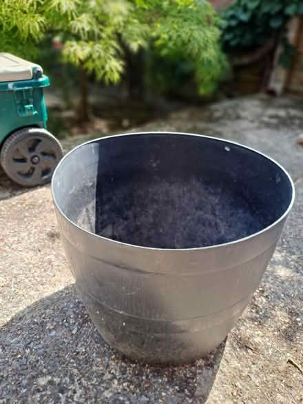 Photo of free Black Plastic Garden Pot (Harefield SO19) #1