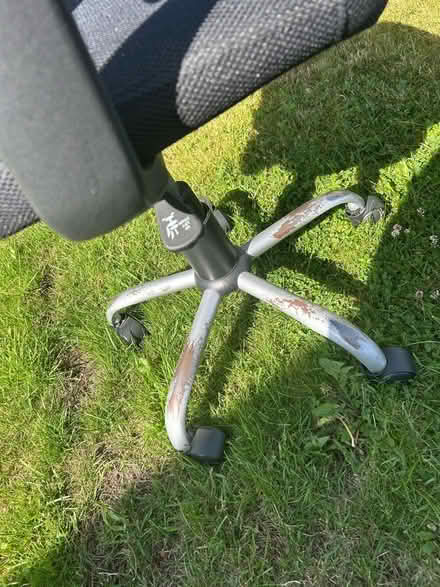 Photo of free Cadair swyddfa/ office chair (Tregarth LL57) #4