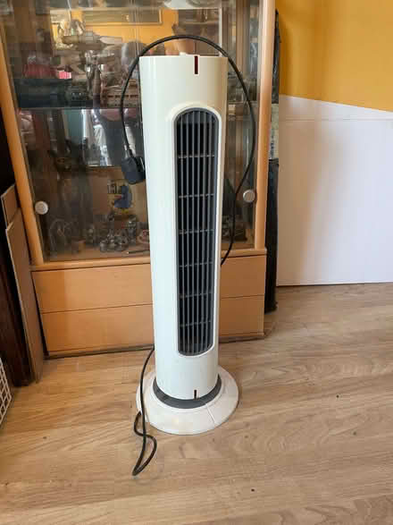 Photo of free Tower fan (Whitmore Reans WV6) #1