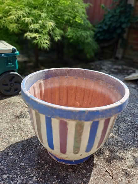 Photo of free Large plastic garden pot (Harefield SO19) #1