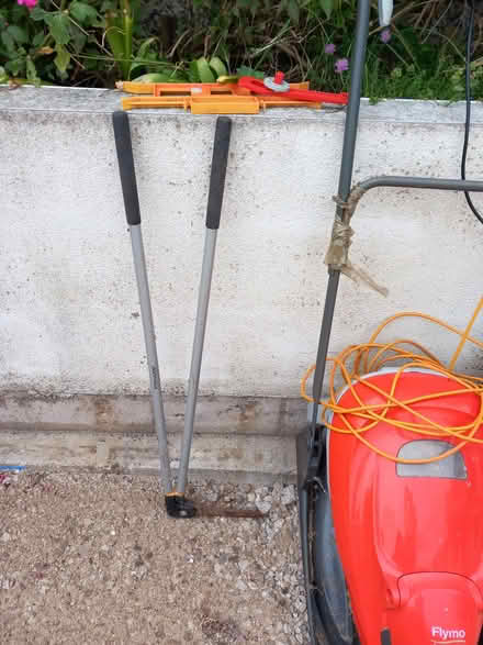 Photo of free Long handled shears (Bare LA4) #1