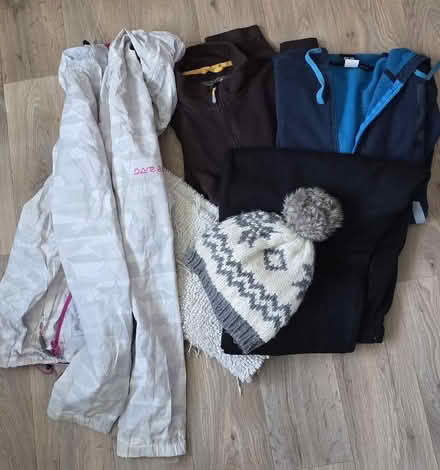 Photo of free bag full of clothes (Top of Hebers M24) #2