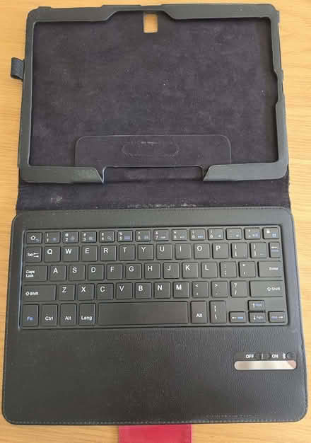 Photo of free Old keyboard for tablet - or spare parts or adapting etc (Aston Clinton HP22) #2