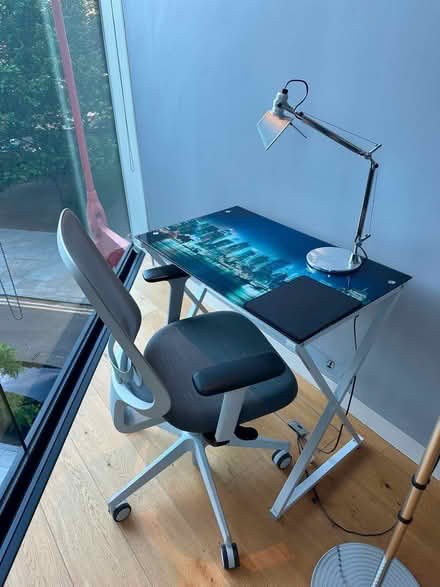 Photo of free A nice small desk (Southwalk SE1 9JF) #1