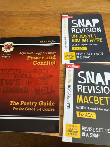 Photo of free GCSE English revision books. (Grimston PE32) #1