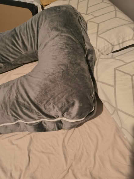 Photo of free Pregnancy Pillow- Nuuilie (Bromborough CH62) #2