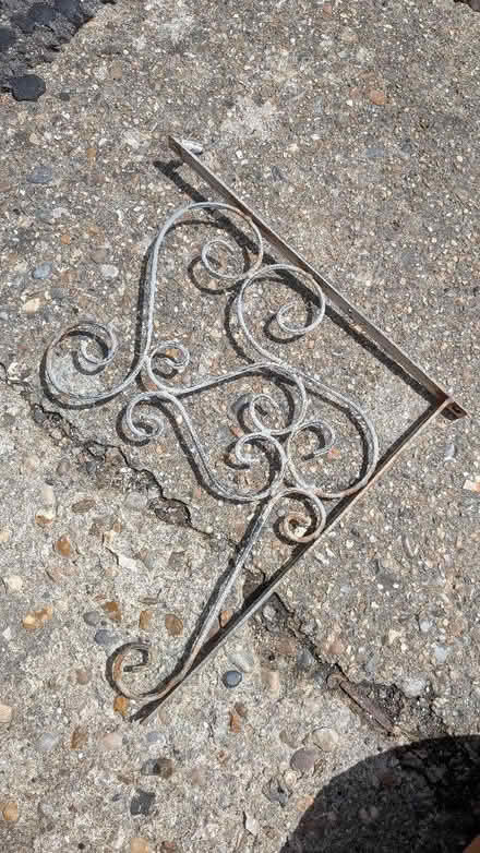 Photo of free Hanging basket bracket (Springfield CM1) #1