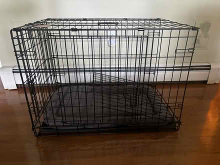 Photo of free Dog crate w/Kong pad (Centerville) #1