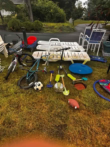 Photo of free stuff (41 clarkridge rd. Wethersfield) #4