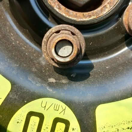 Photo of Locking wheel nut (Fishpool BL9) #1
