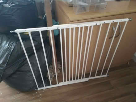 Photo of free Expanding stairgate- no fittings. (Harlow Fields DE22) #1