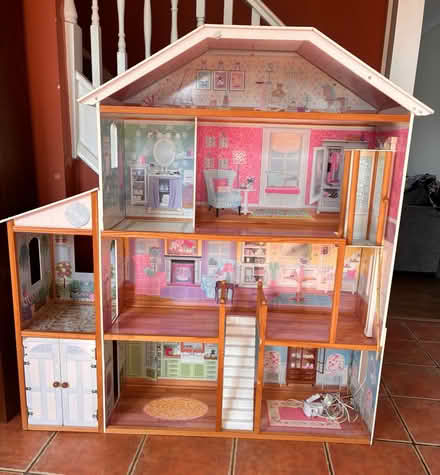 Photo of free Doll house (Ashford Surrey TW15) #2