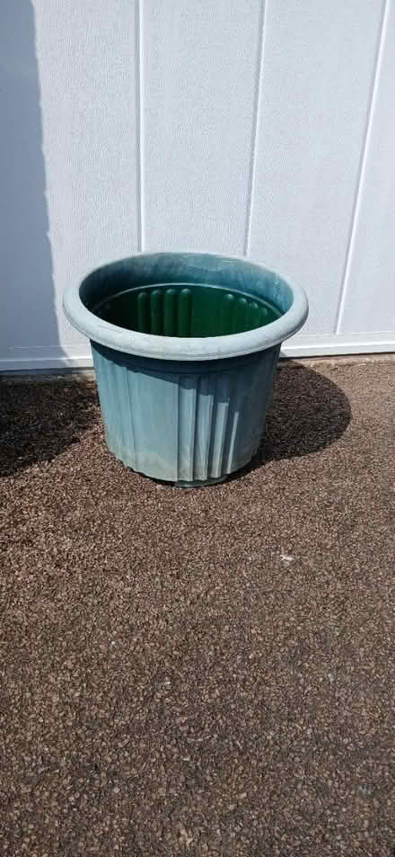 Photo of free Large plastic planter (Allestree DE22 2) #1