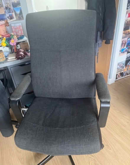 Photo of free Desk and computer swivel chair (Ashley drive EH11 1rn) #4