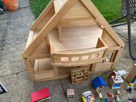 Photo of free Doll’s House and lots of bits (Hassocks BN6) #1