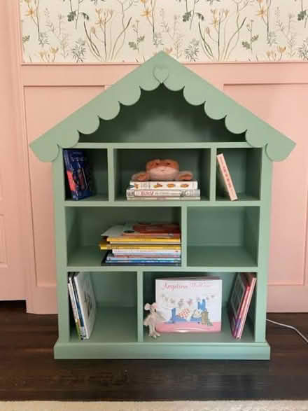 Photo of Kids dollhouse bookshelf (College park) #1
