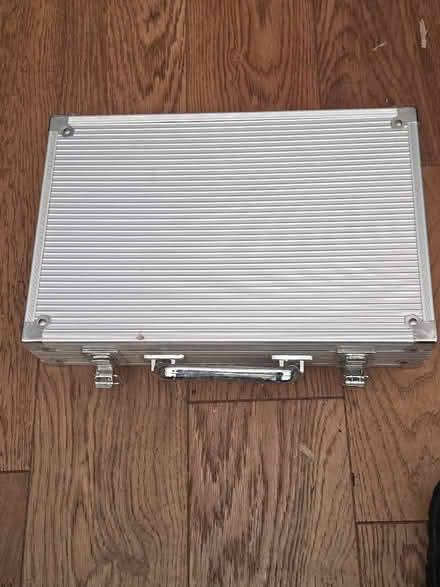 Photo of free Poker chipset + case (Dedworth SL4) #1