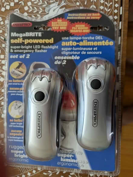 Photo of free Wind-up flashlights - do not work (Streetsville) #1